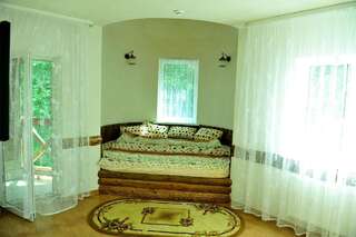 Отель Оазис-М Babin Номер с кроватью размера «queen-size» и балконом-5